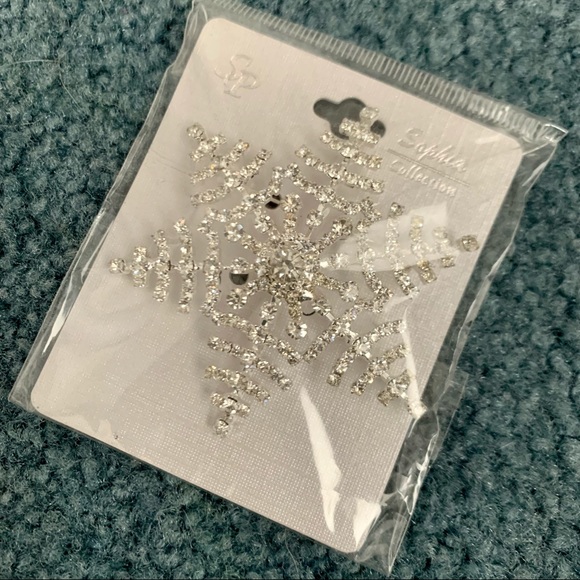 Rhinestone Christmas Winter Snowflake Brooch Brand New! (#1) - Picture 3 of 7